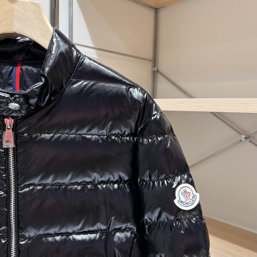 جاكيت Moncler