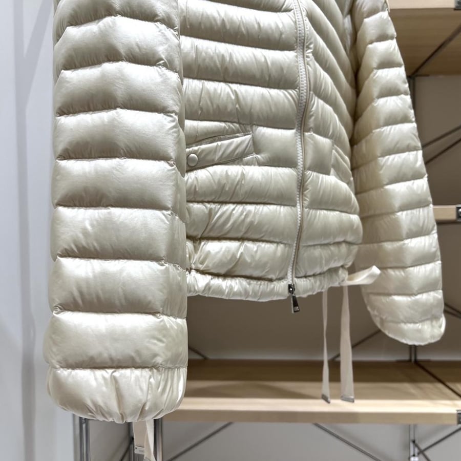 جاكيت Moncler