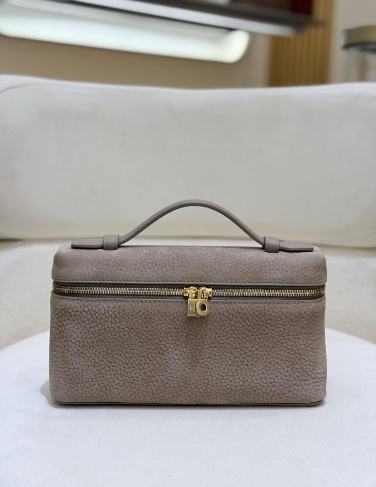 شنطة لورو بيانا Cowhide Lora piana مقاس 19 cm