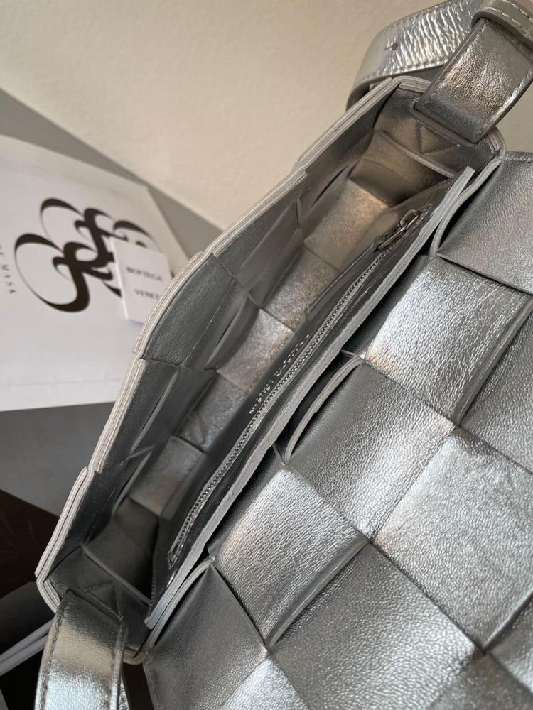 شنطة  بوتيغا Cassette مقاس 23cm