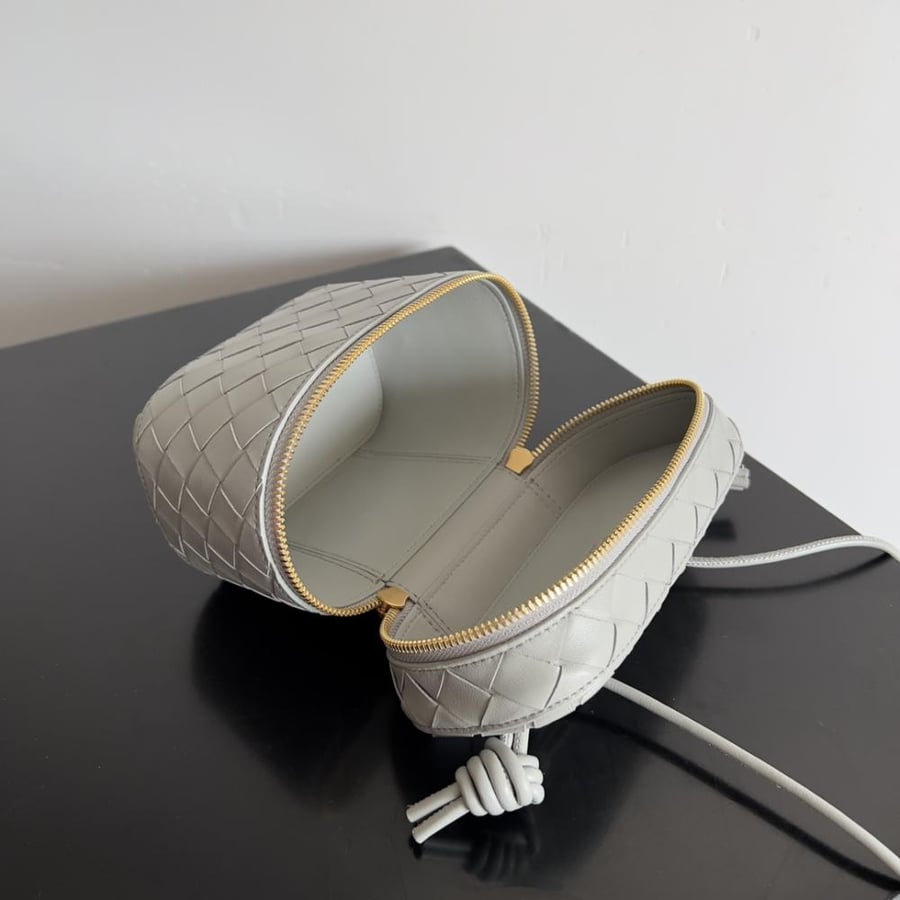 شنطة بوتيغا مقاس 18cm