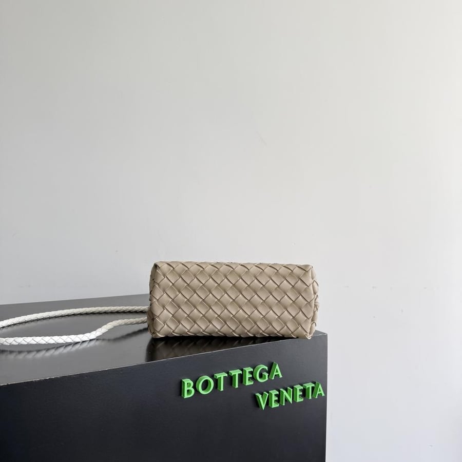شنطة بوتيغا Small Andiamo Bottega