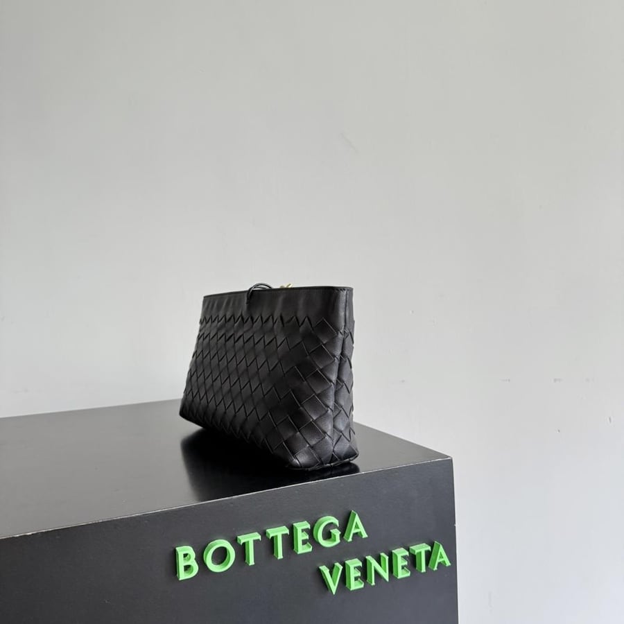 باوتش بوتيغا BOTTEGA
