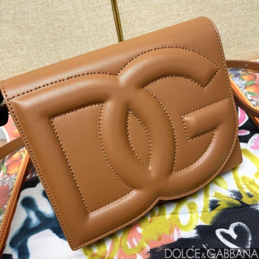 . شنطة دولتشي اند غابانا Calfskin DG Logo Bag crossbody bag