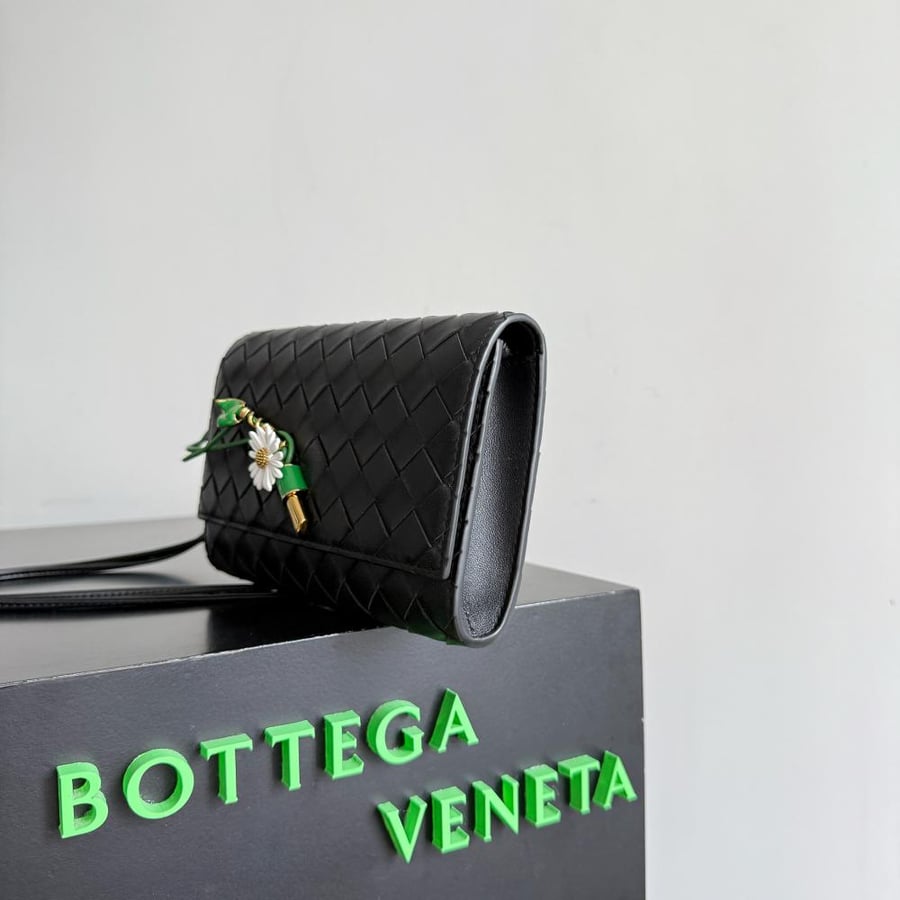 شنطة بوتيغا Andiamo pouch on strap Bottega