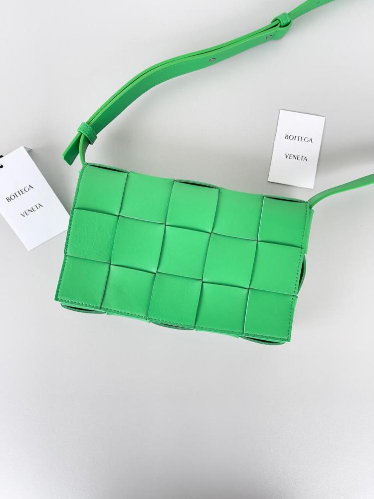 شنطة  بوتيغا Cassette مقاس 23cm