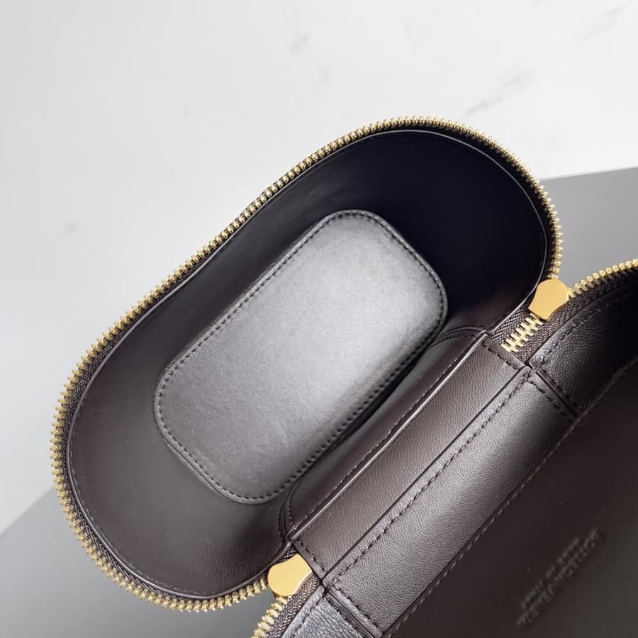 شنطة بوتيغا مقاس 18cm