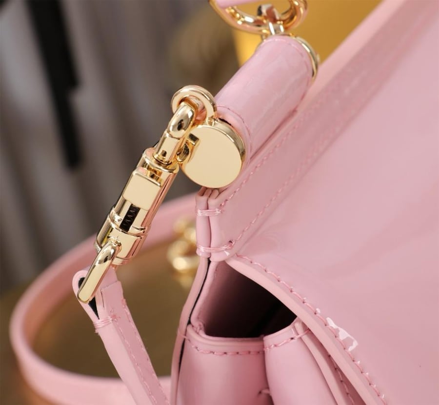 . شنطة دولتشي اند غابانا  Mini Sicily handbag
