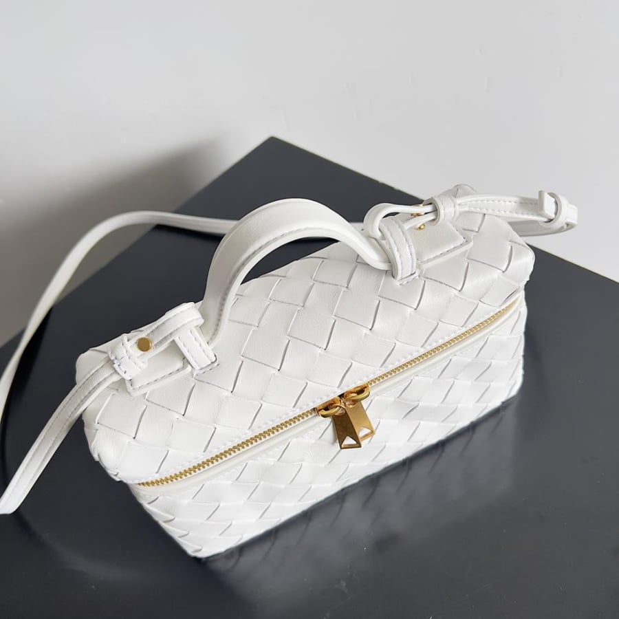 شنطة بوتيغا Bang Bang Vanity