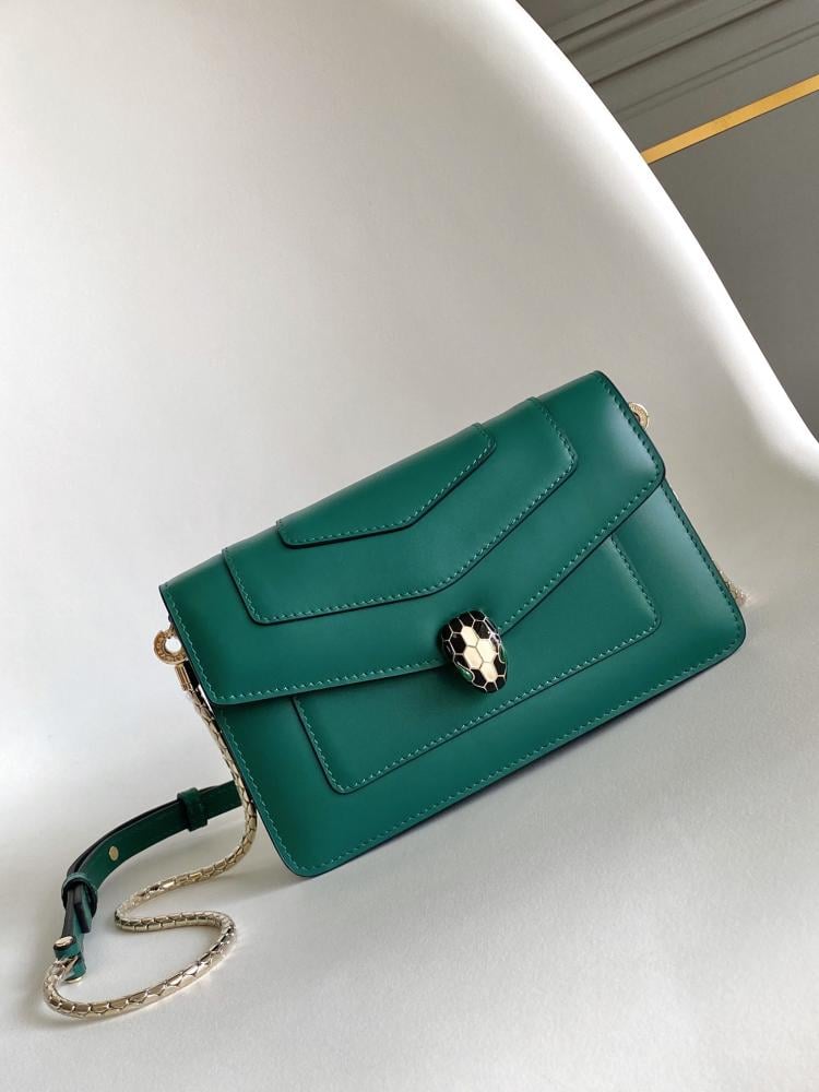 شنطة بولغاري