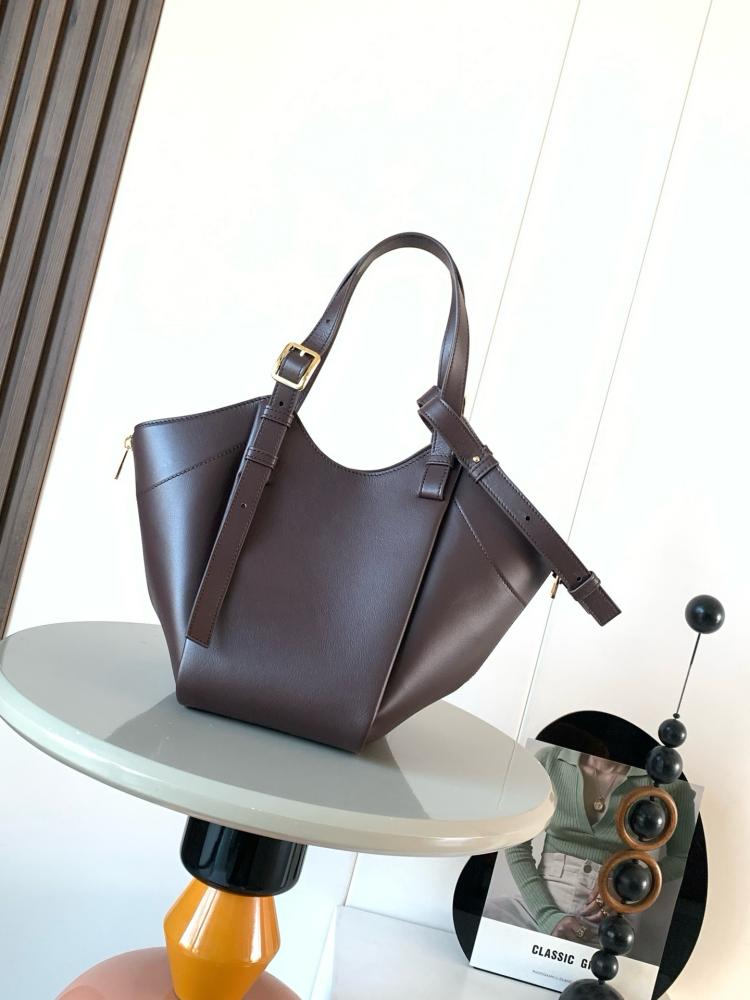 شنطة لويفي Hammock flip Loewe