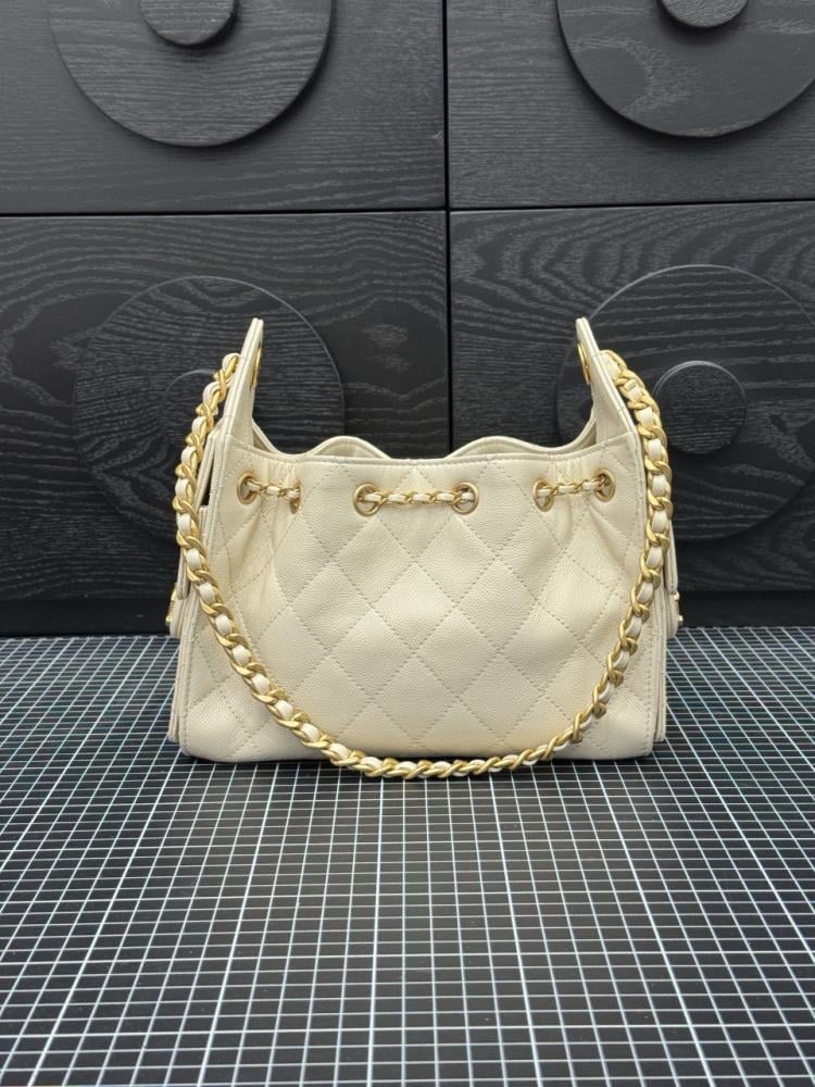 شنطة شانيل Mini hopo bag 22cm