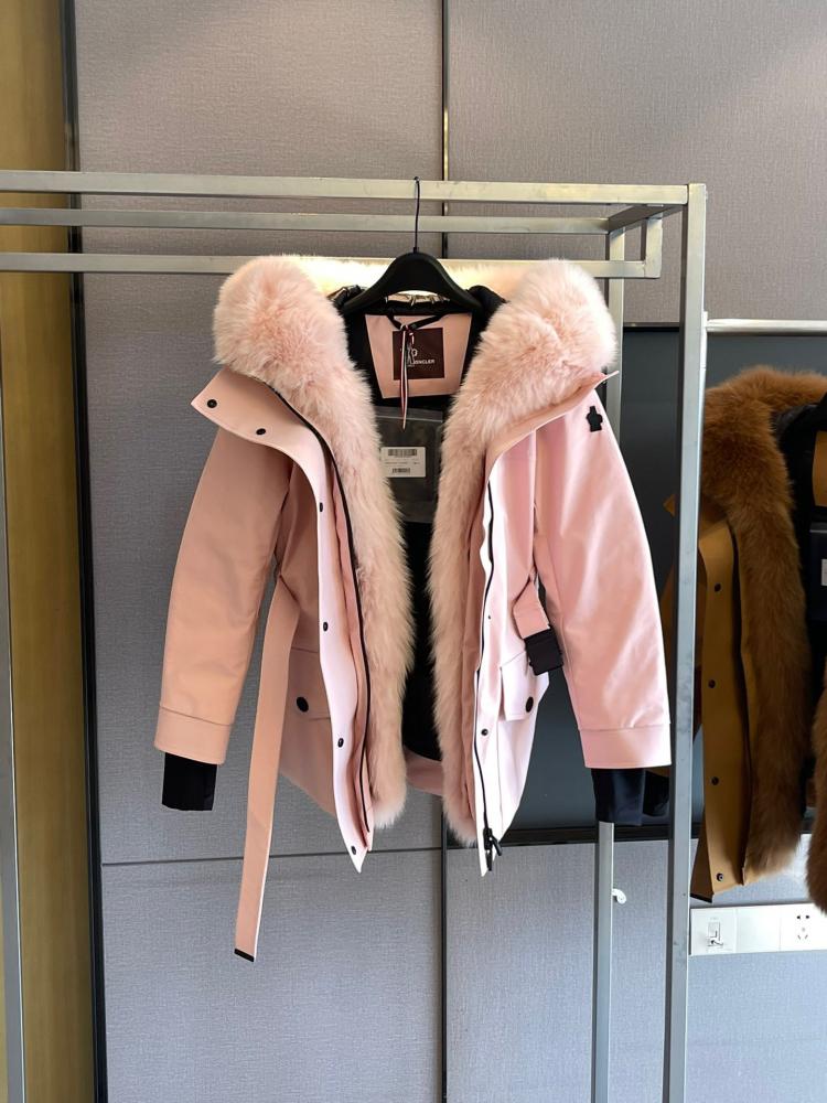 جاكيت Moncler