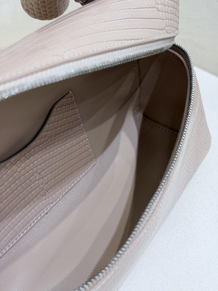 شنطة لورو بيانا Extra Poket Lizard Lora piana مقاس 23 cm