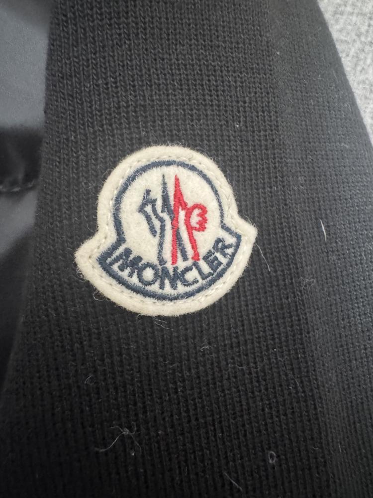 جاكيت Moncler