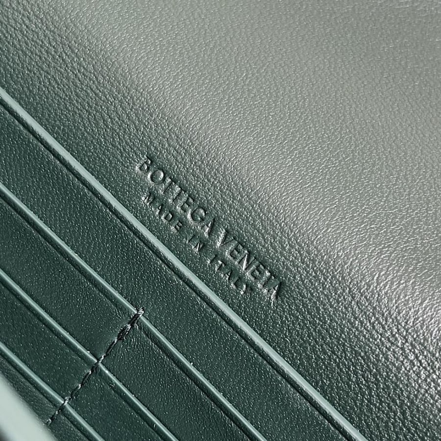 شنطة بوتيغا  Andiamo clutch مقاس 31cm