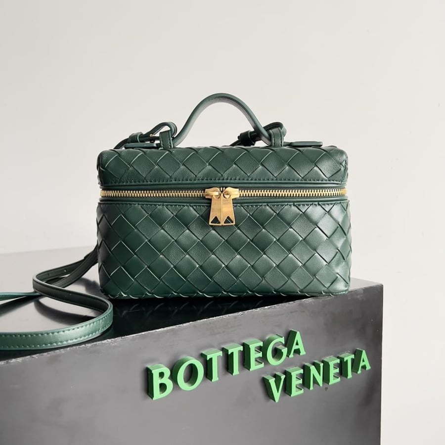 شنطة بوتيغا Bang Bang Vanity