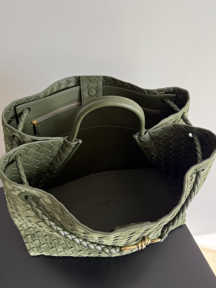 شنطة بوتيغا large Andiamo Bottega