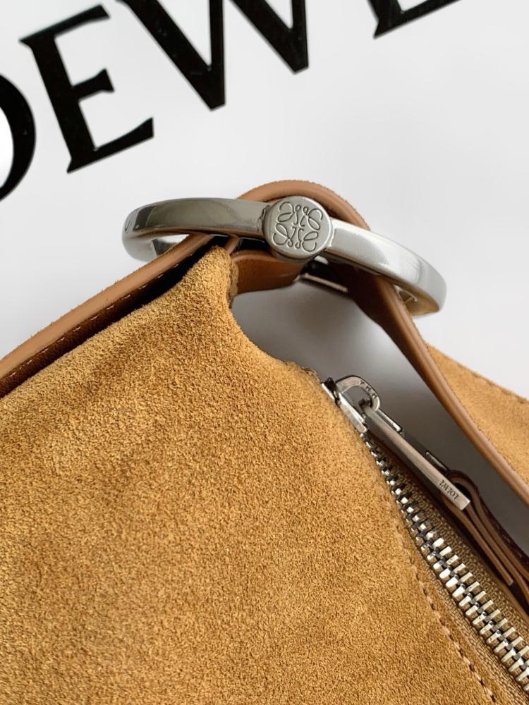 شنطة لويفي Loop hobo Loewe