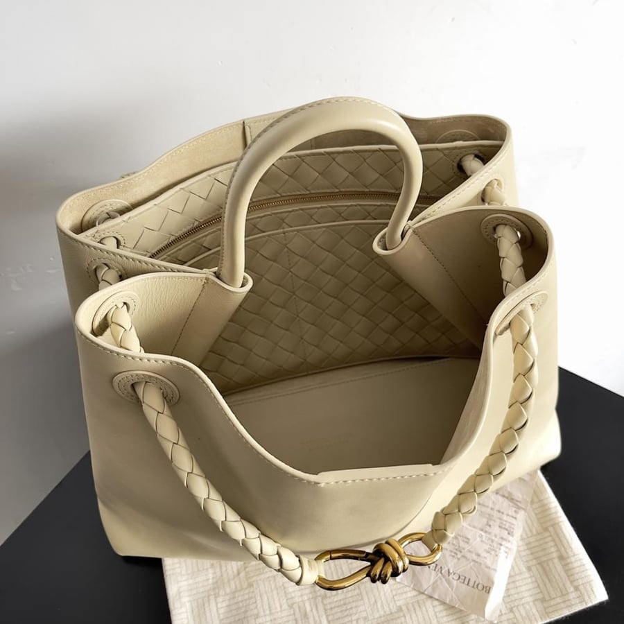شنطة بوتيغا Andiamo مقاس 32cm