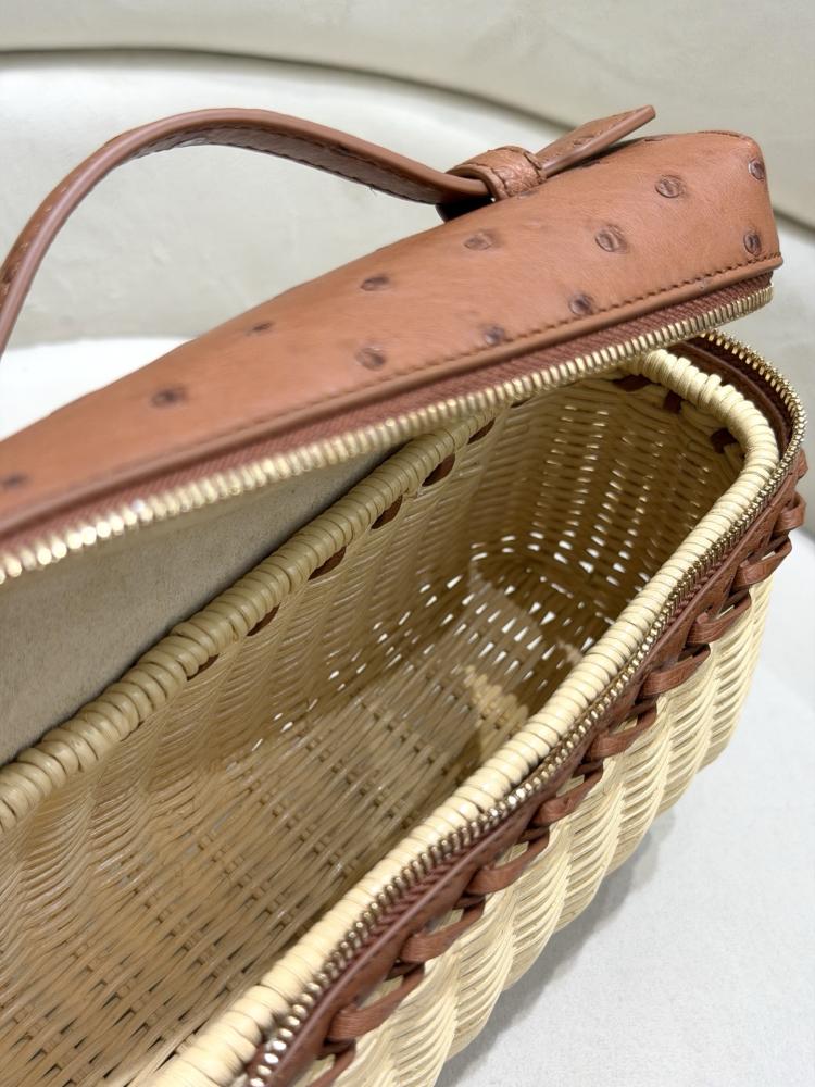 شنطة لورو بيانا Extra West Wicker Ostrich Lora piana مقاس 19 cm