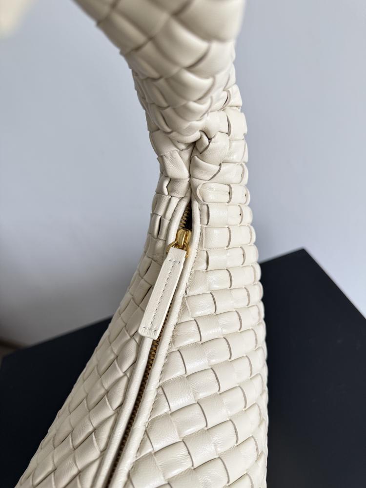 شنطة بوتيغا Medium Bottega