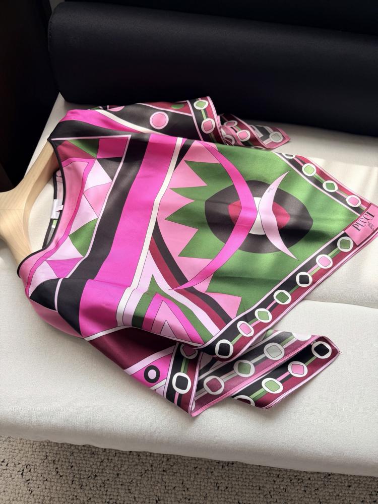 توب Pucci