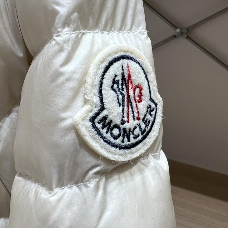 جاكيت Moncler