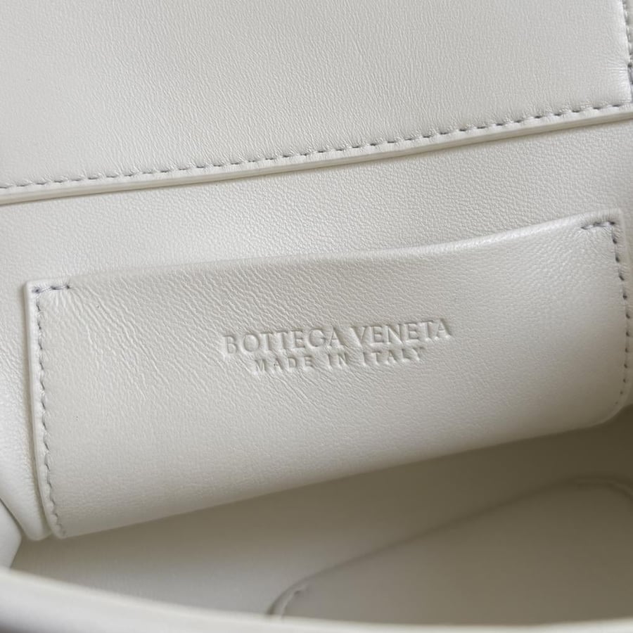 شنطة بوتيغا Baby barbara Bottega