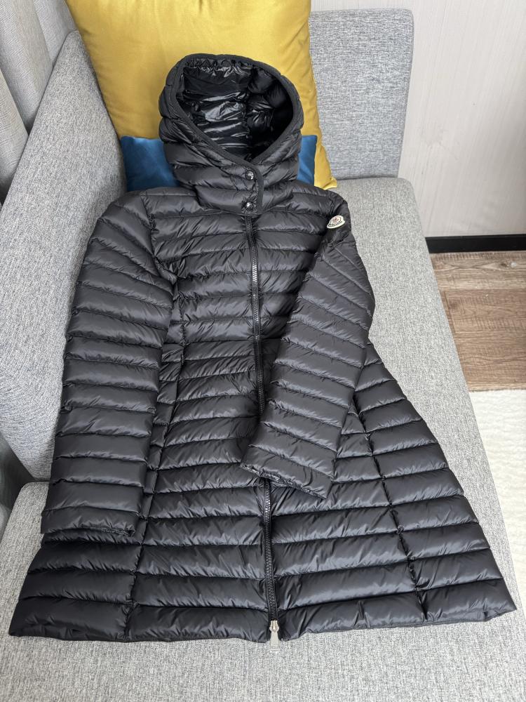 جاكيت Moncler