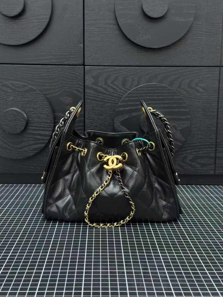 شنطة شانيل Mini hopo bag 22cm