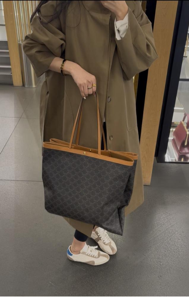 شنطة سيلين FLAT SHOPPER