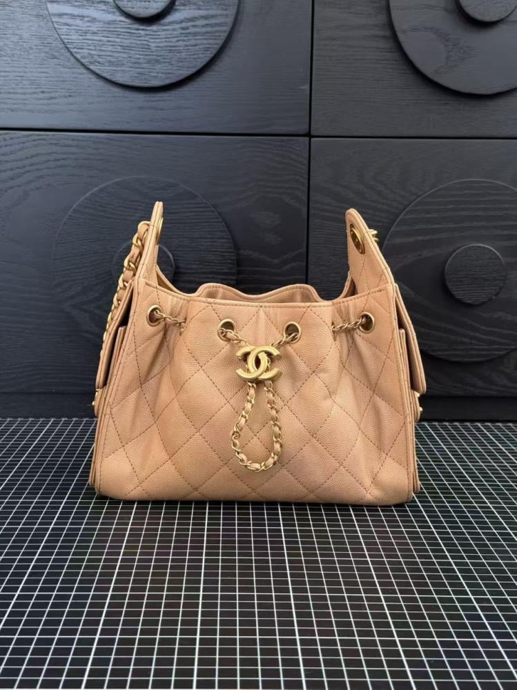شنطة شانيل Mini hopo bag 22cm