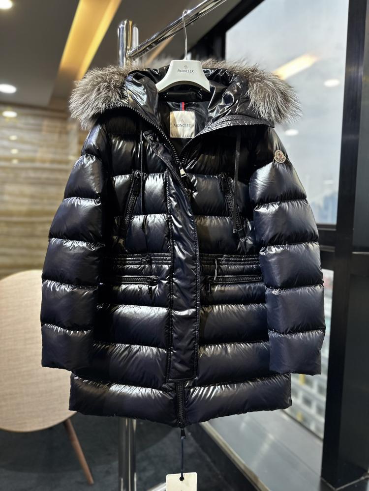 جاكيت Moncler