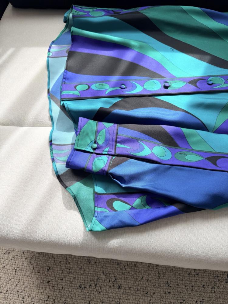 قميص Pucci.