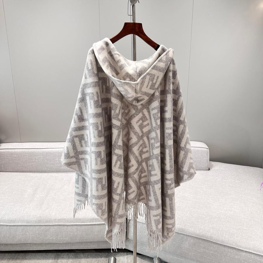 سكارف Fendi