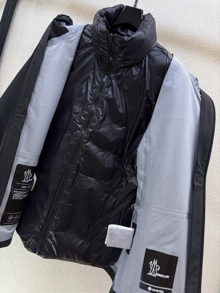 جاكيت Moncler