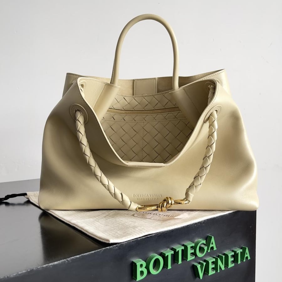 شنطة بوتيغا Andiamo مقاس 32cm
