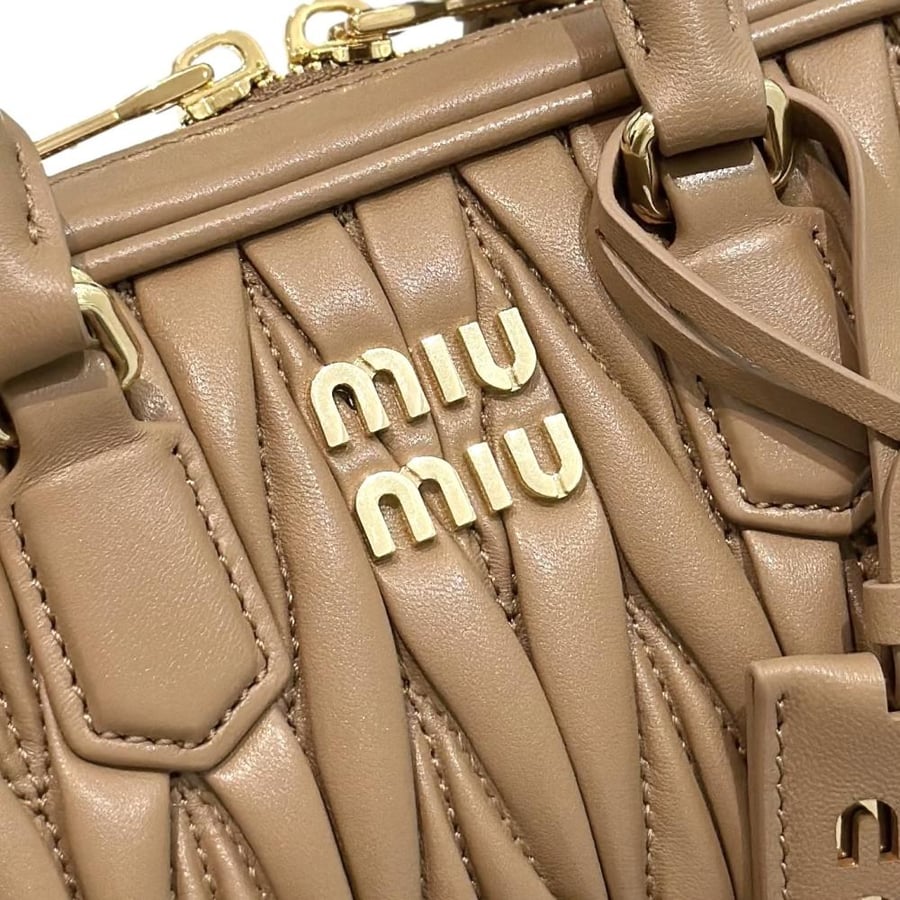 شنطة ميو ميو Mini Ruched Bowling Miumiu مقاس 19 cm