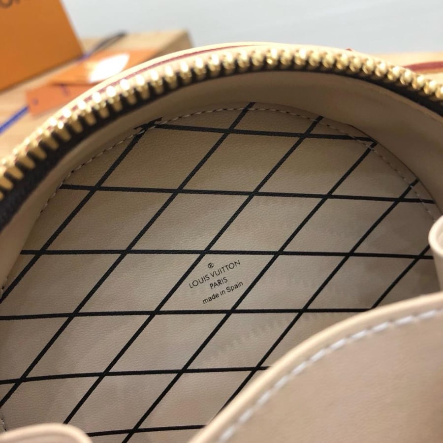 شنطة لويس فيتون Mini Boite Chapeau مقاس 13cm