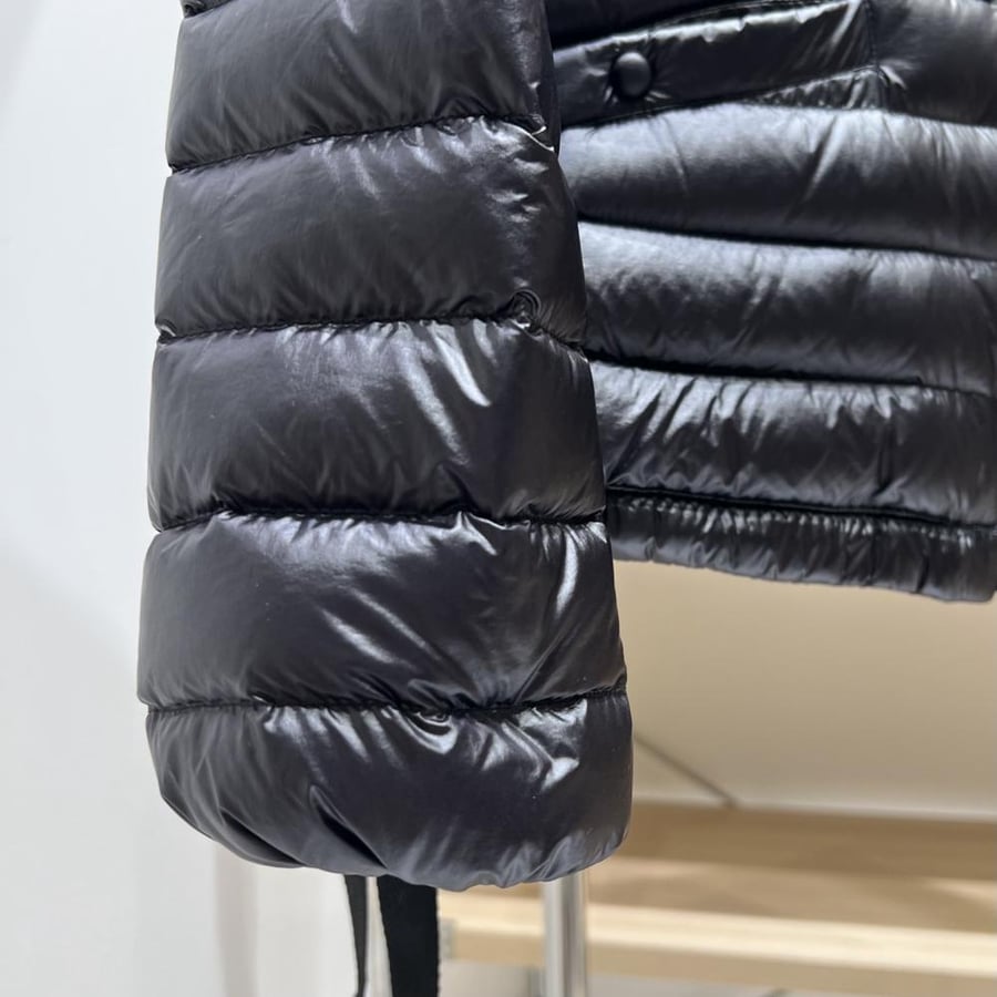 جاكيت Moncler