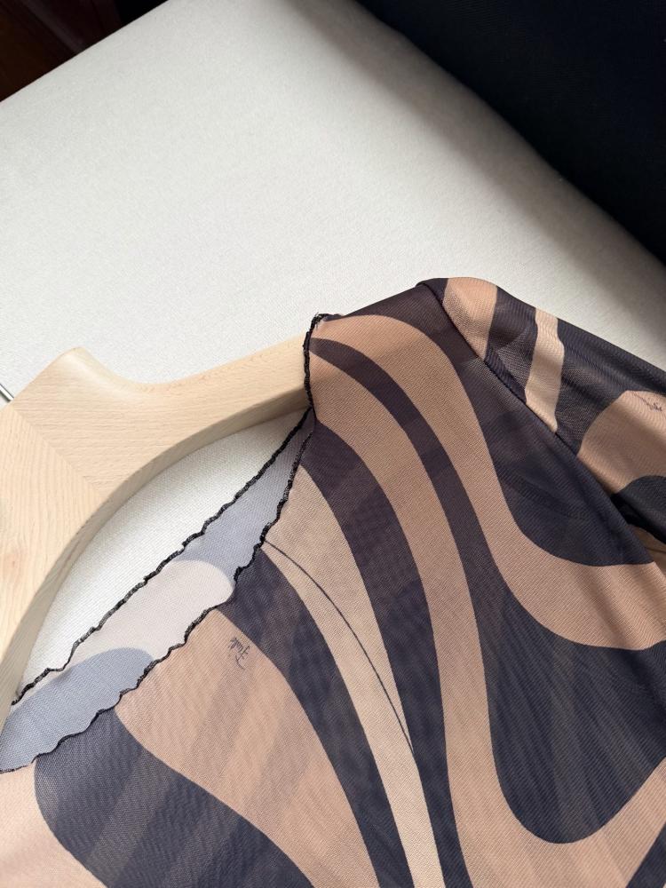 توب Pucci.