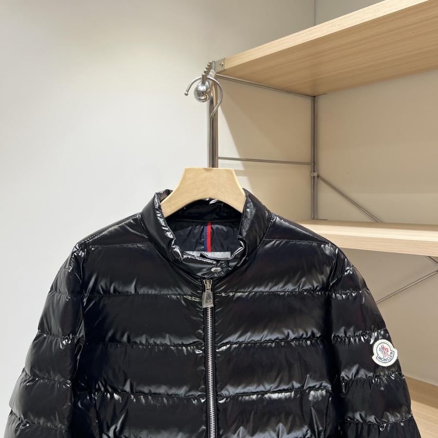 جاكيت Moncler