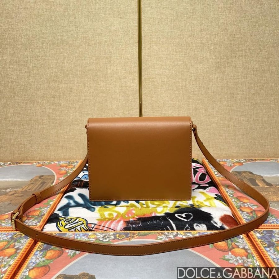 . شنطة دولتشي اند غابانا Calfskin DG Logo Bag crossbody bag
