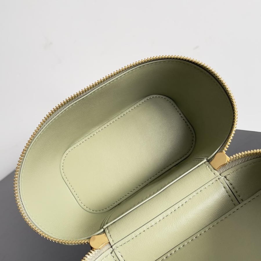 شنطة بوتيغا مقاس 18cm