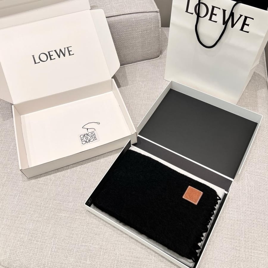 سكارف Loewe