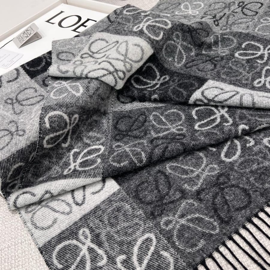 سكارف Loewe