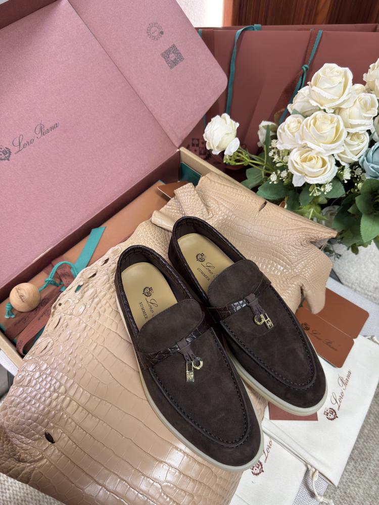 حذاء فلات لورو بيانا Crocodile leather