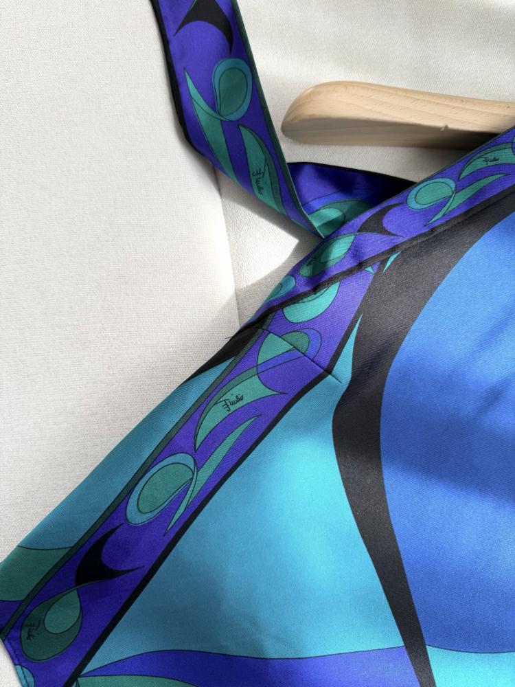 توب Pucci.