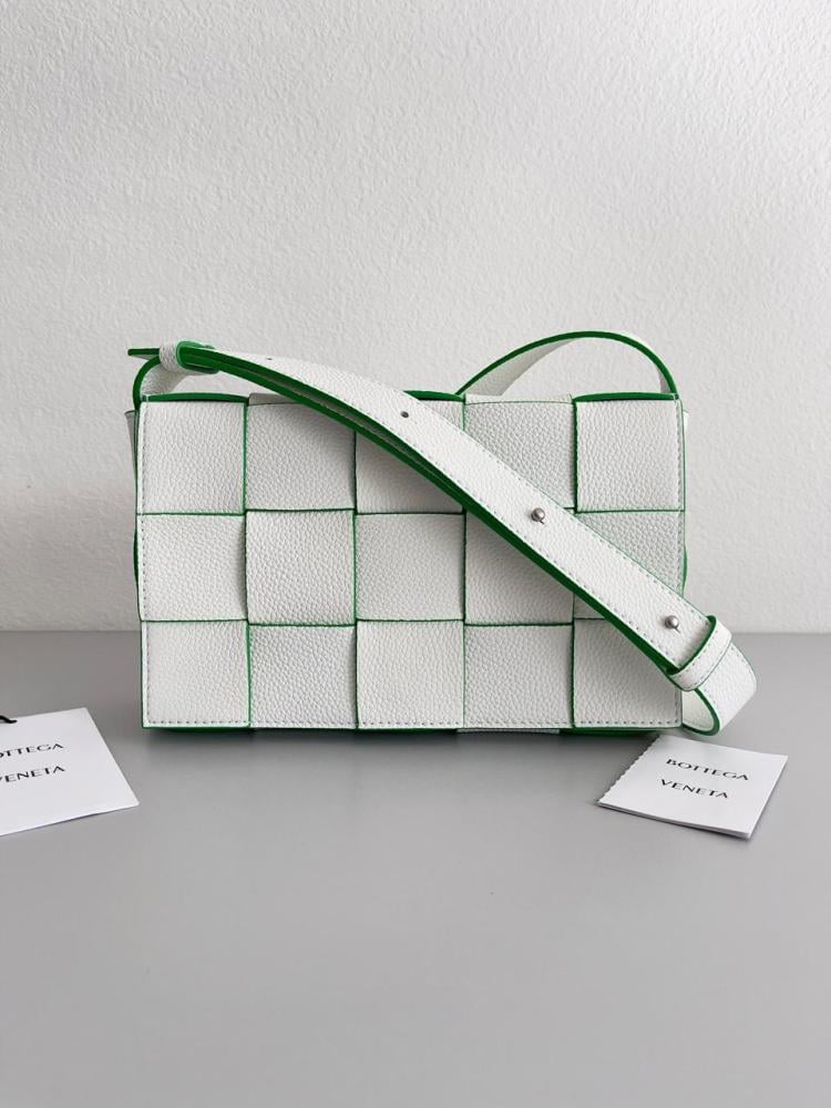 شنطة  بوتيغا Cassette مقاس 23cm
